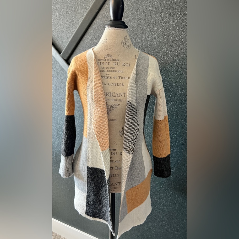 Warm cardigan with pockets!